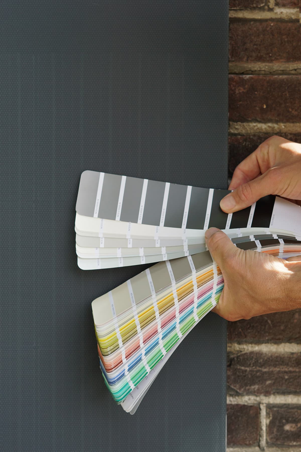 Mat zwart onderzoek zonnepanelen | Adyen | Solarix