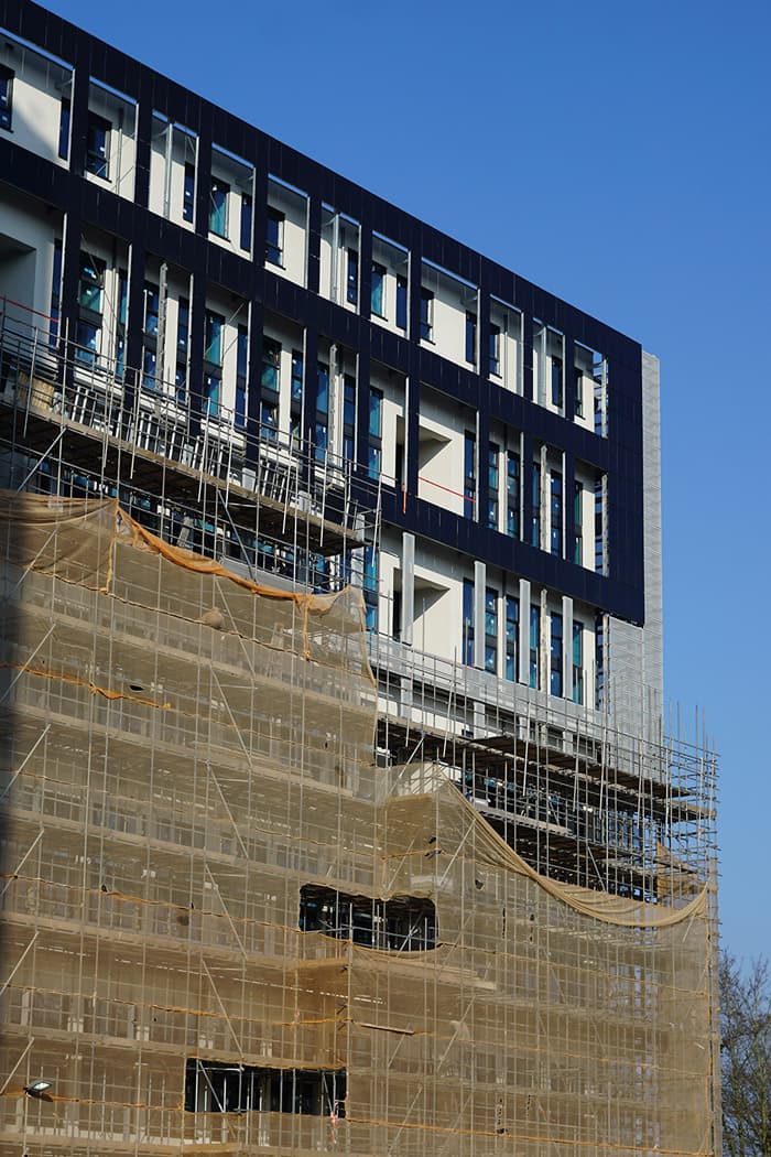 Proces bouw zonnepanelen gevel Baobab gebouw Utrecht | Solarix