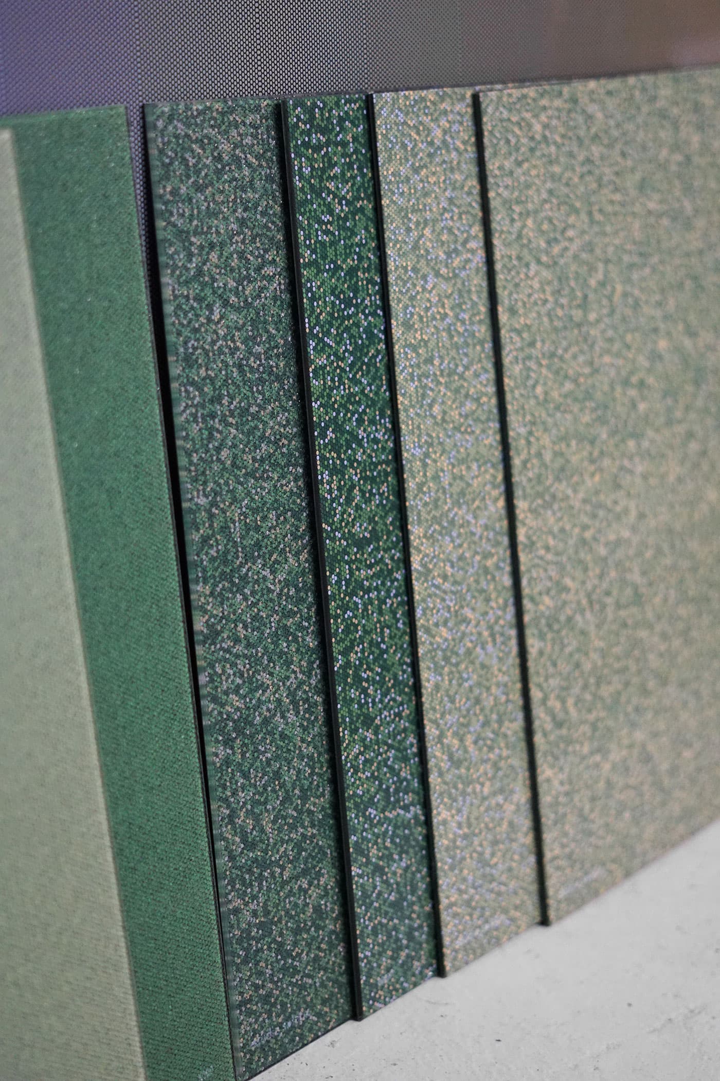 Kleur onderzoek | Levendig groen gevel zonnepaneel De Kikker | Dot Collectie | Solarix