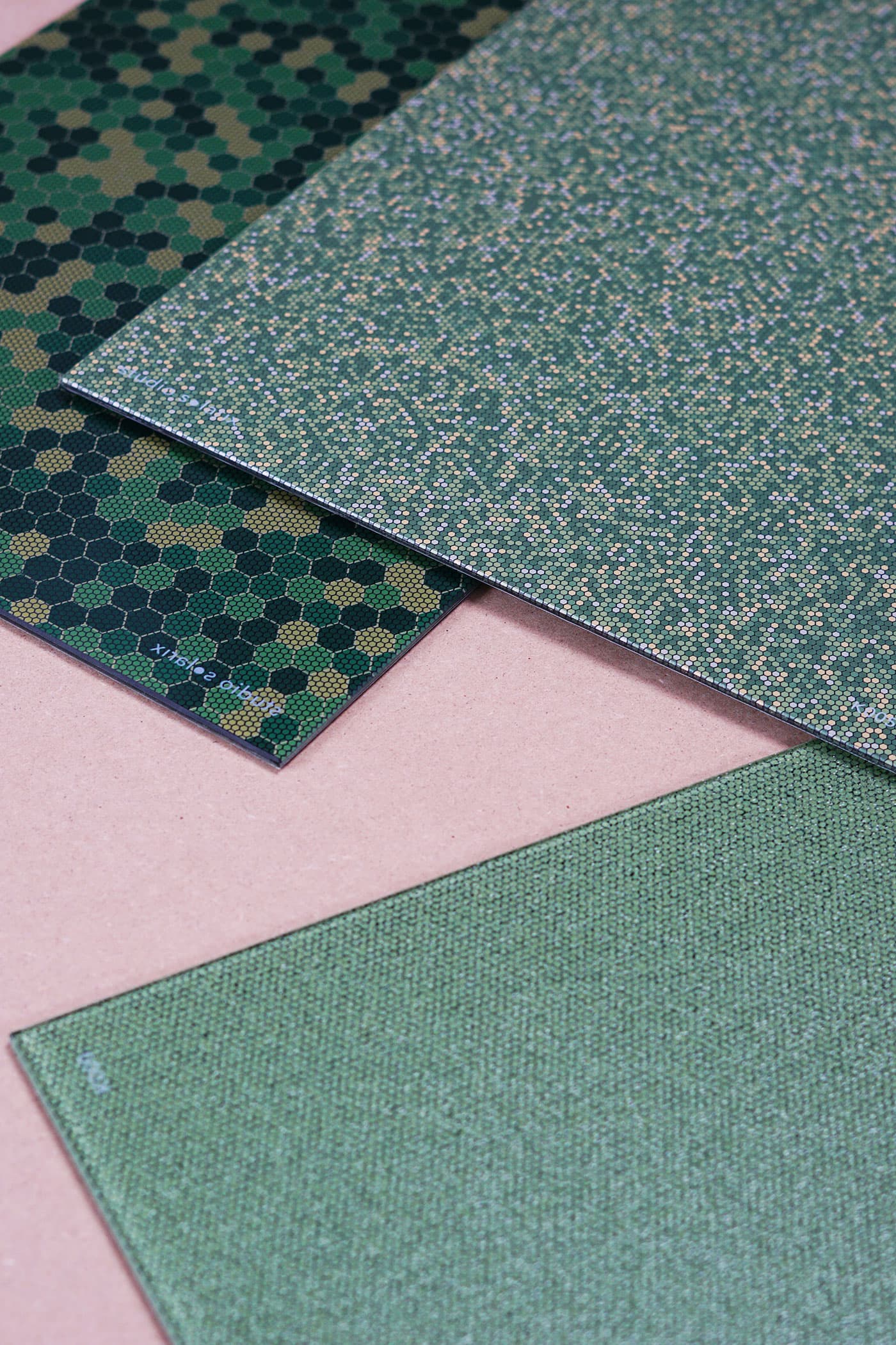 Kleur onderzoek | Levendig groen gevel zonnepaneel De Kikker | Dot Collectie | Solarix