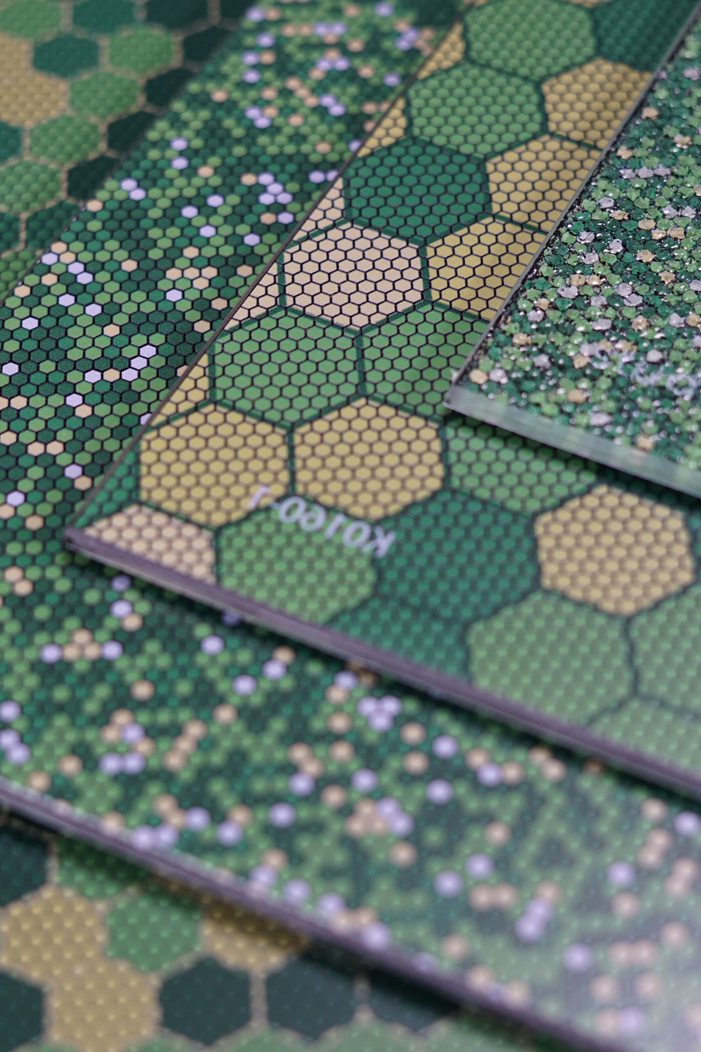 Kleur onderzoek | Levendig groen gevel zonnepaneel De Kikker | Dot Collectie | Solarix