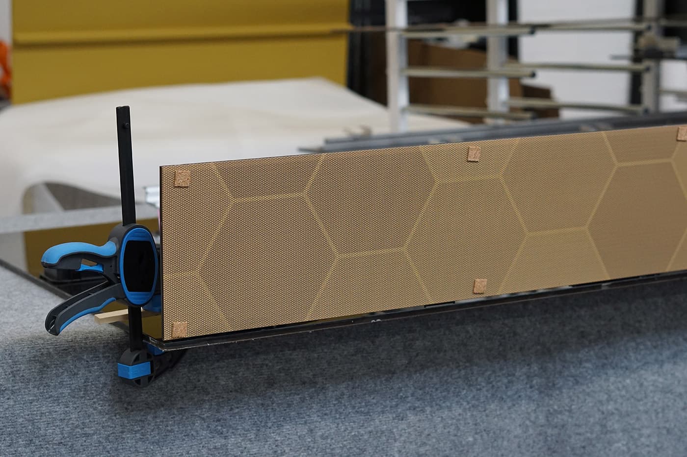 Warm bronzen gevel voor Hommersen Solar | Solarix